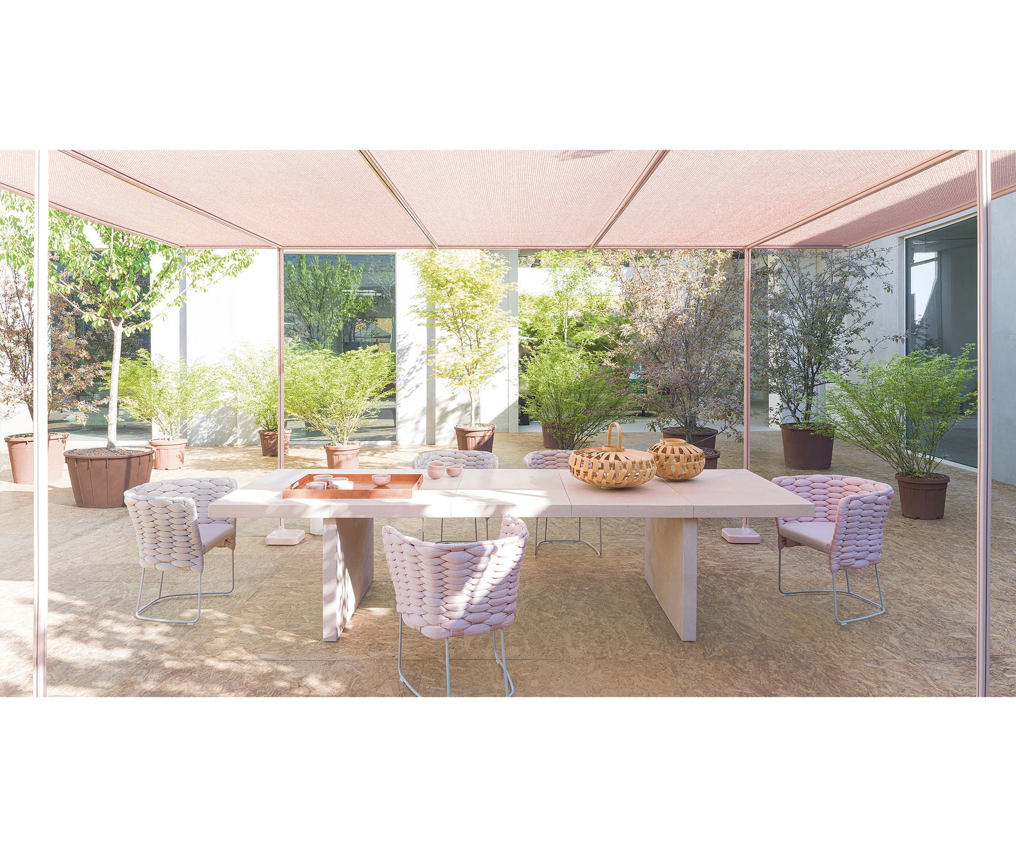 Concreto Outdoor Dining Table | Paola Lenti