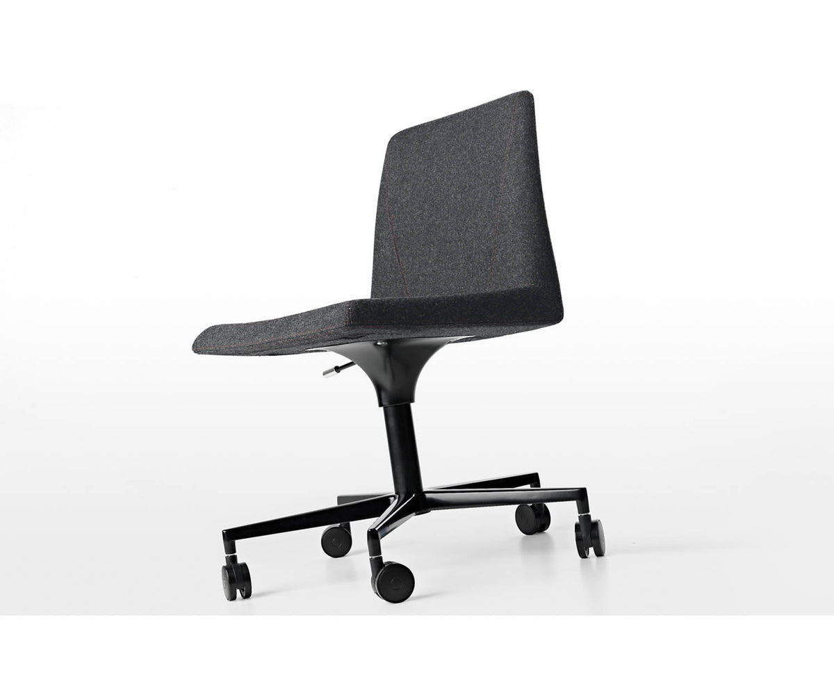 Plate 50 with Castors Desk Chair Kristalia