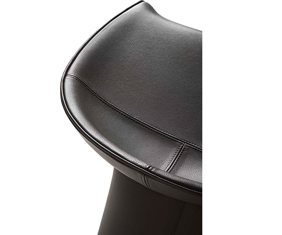Skirt Bar Stool | Giorgetti