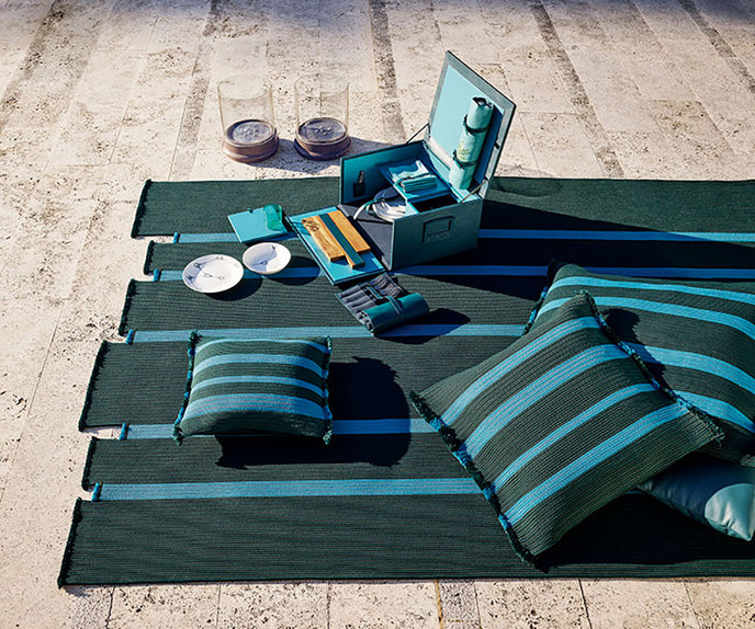 Nisida Rug and Cushions | Giorgetti