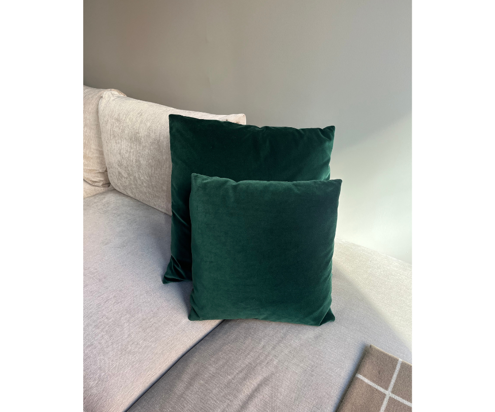 Floor Sample Green Velvet Pillows Set Marelli 