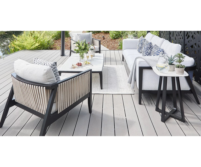 Coronet Armchair I Coco Wolf