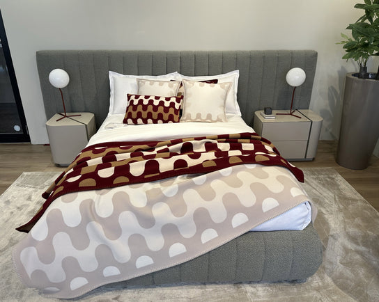 Floor Sample Tuyo Queen Bed