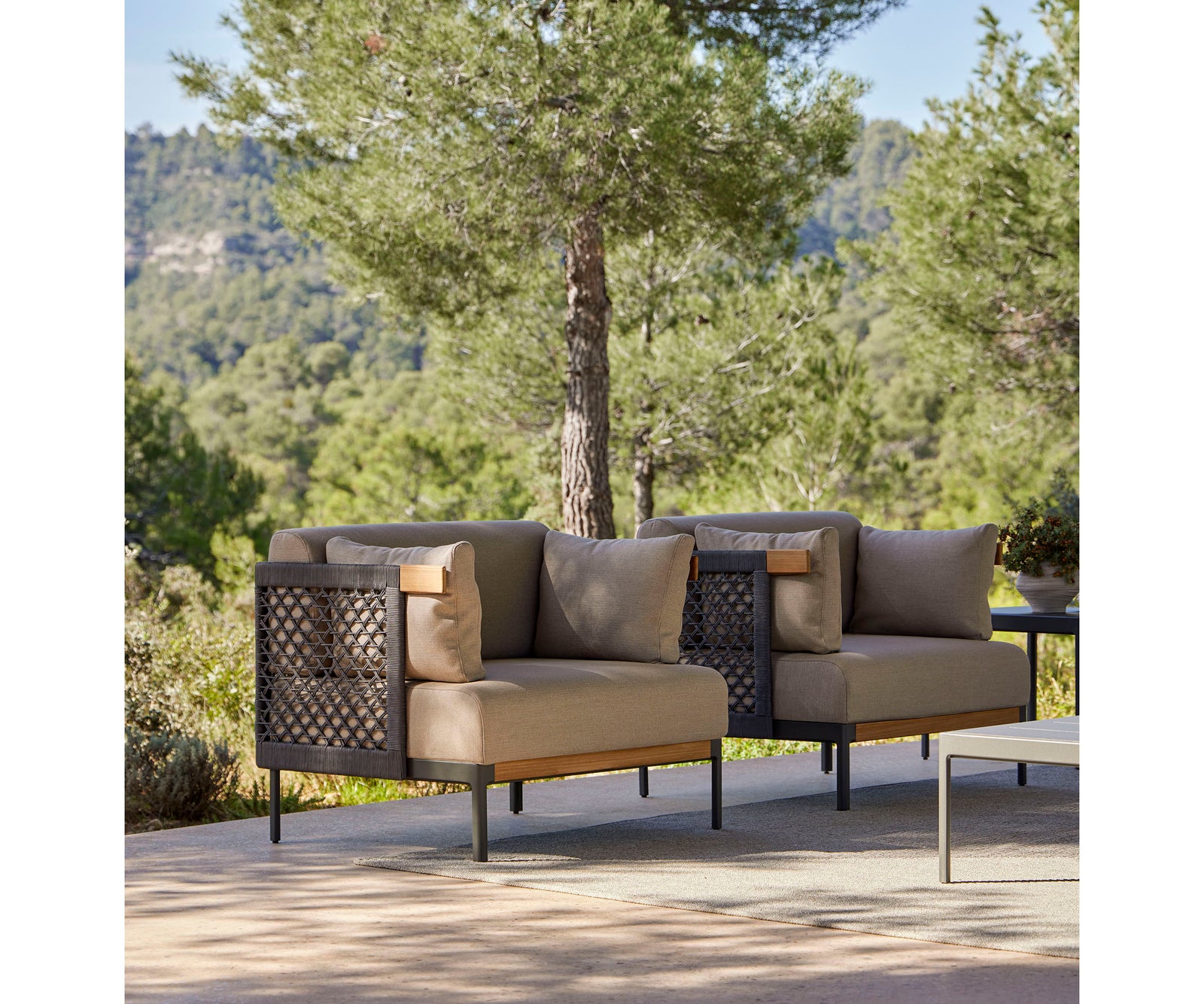 Legacy Lounge Chair Braided Backrest Point 1920
