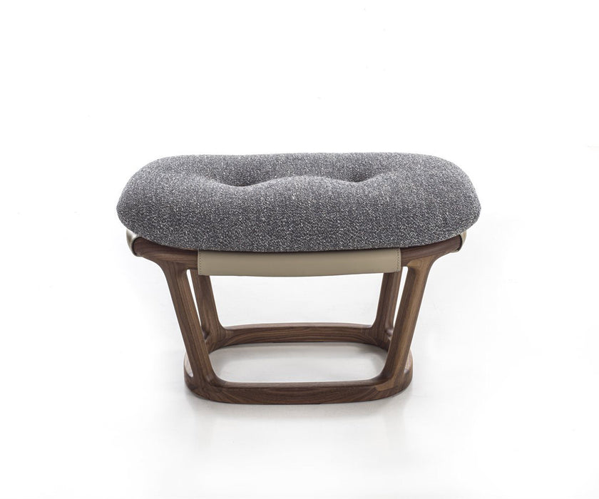 Amarantha Lounge Chair I Porada