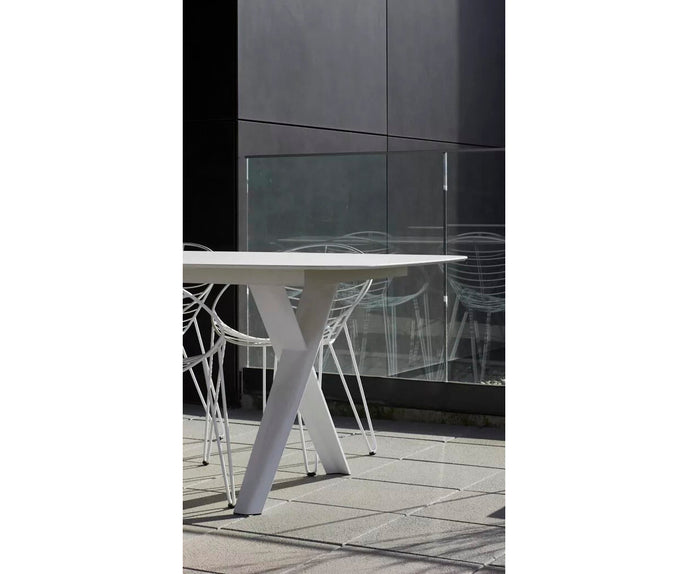 Propeller Faux Elyps Outdoor Dining Table Joli