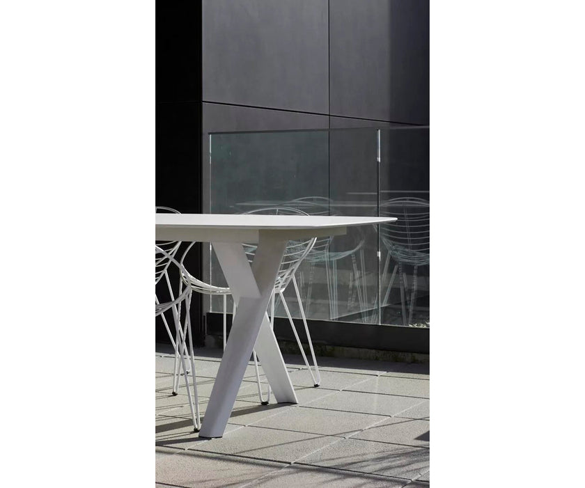 Propeller Faux Elyps Outdoor Dining Table Joli
