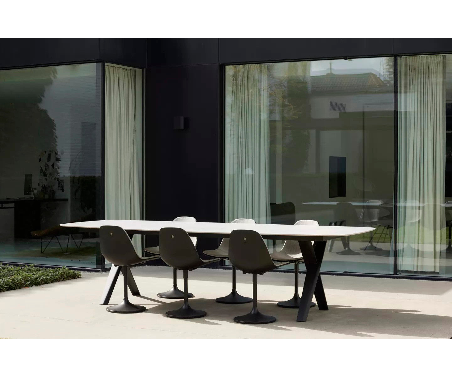 Propeller Faux Elyps Outdoor Dining Table Joli