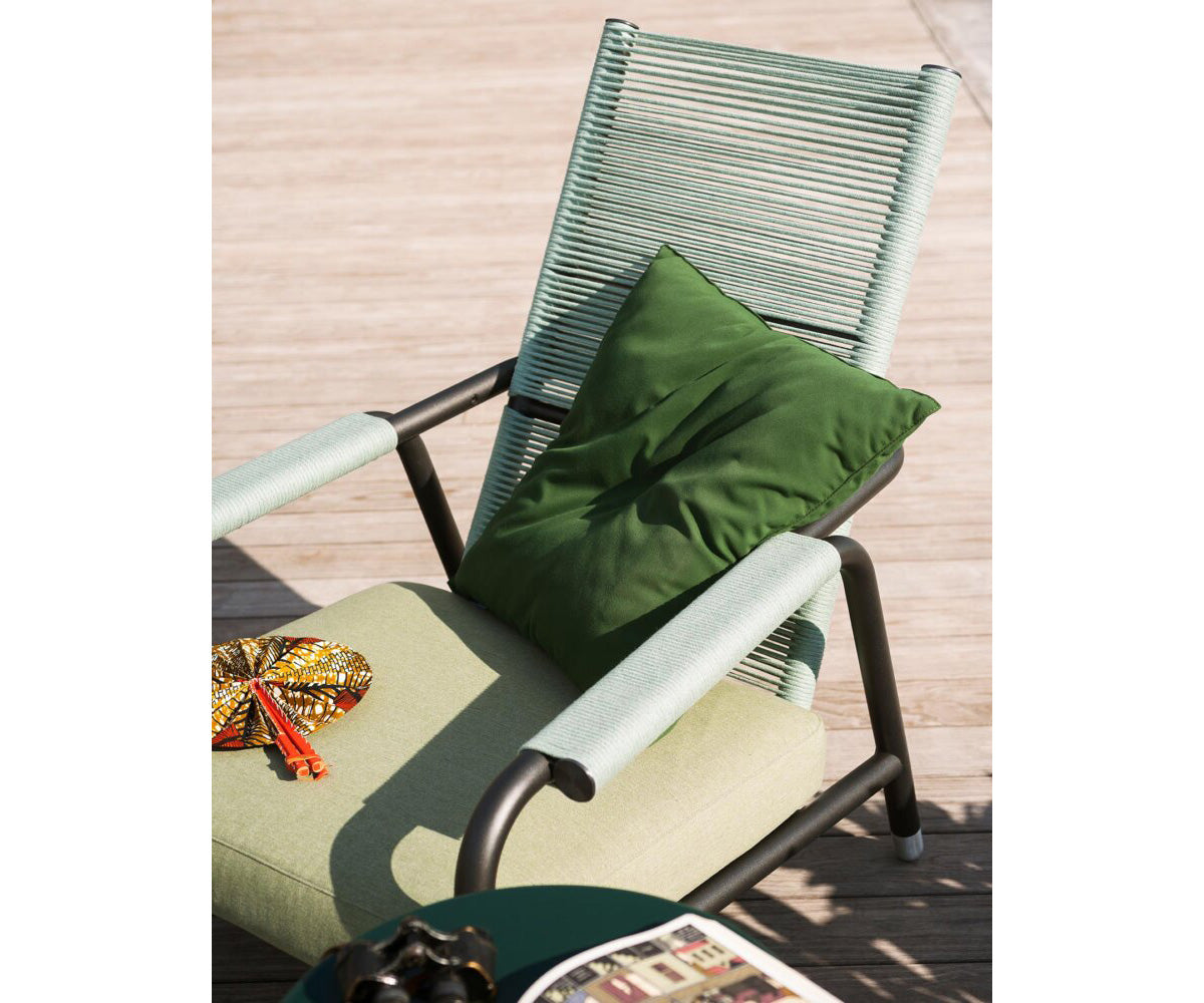 Astra High Backrest Lounge Chair Roda