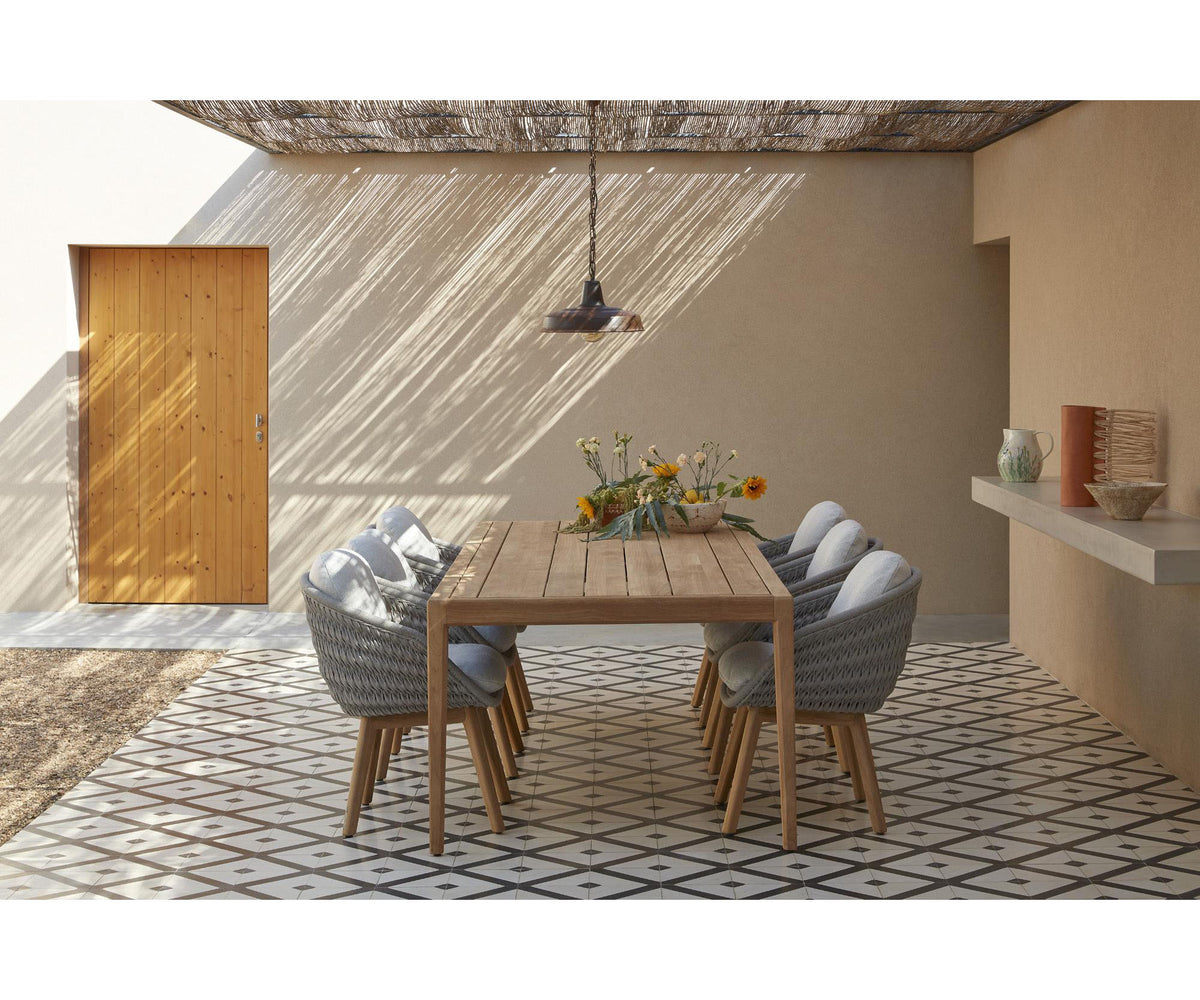 Sunrise Dining Table Manutti 