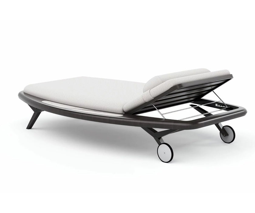 Tamarindo Chaise Lounge With Table I Coco Wolf