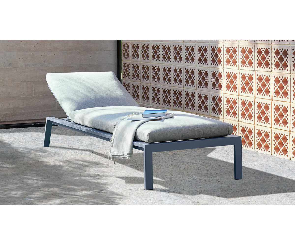 Timeless Chaise Lounge Gandia Blasco 