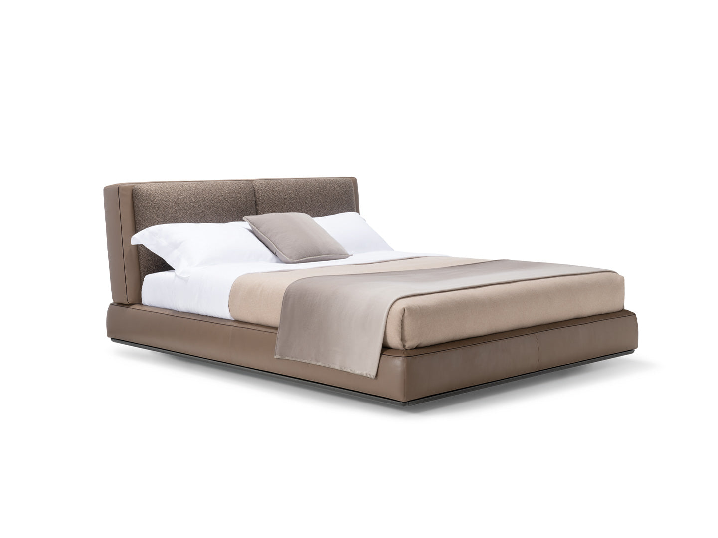 High End Aldgate Bed Frame by Molteni&C Casa Design Group