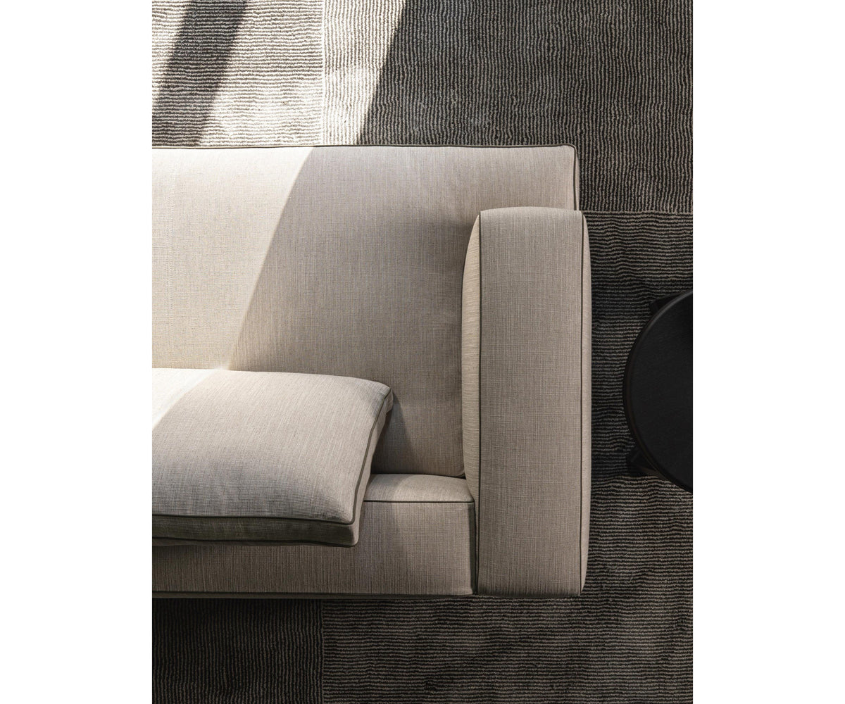 High End Augusto Sofa by Molteni&amp;C Casa Design Group