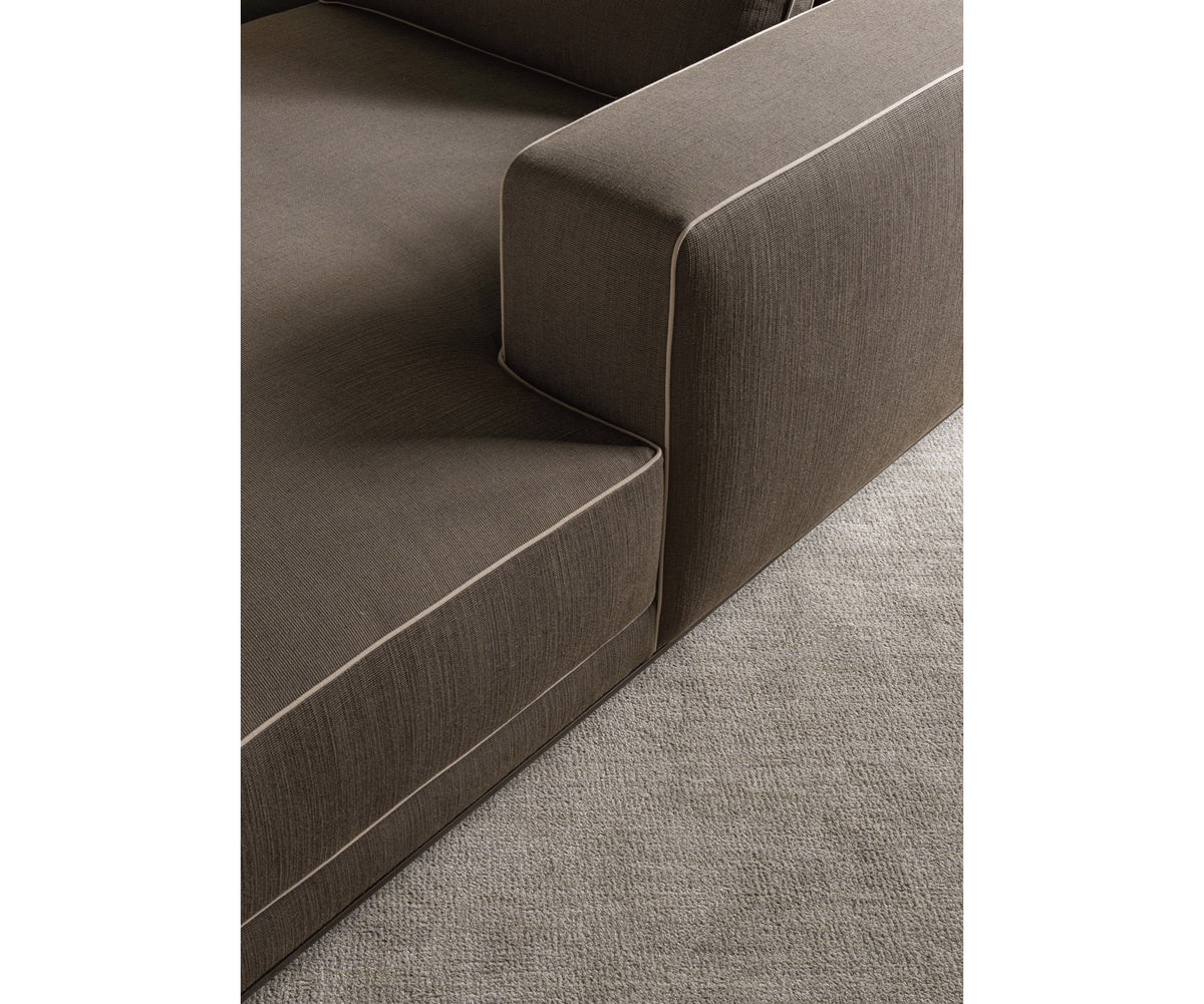 High End Augusto Sofa by Molteni&amp;C Casa Design Group