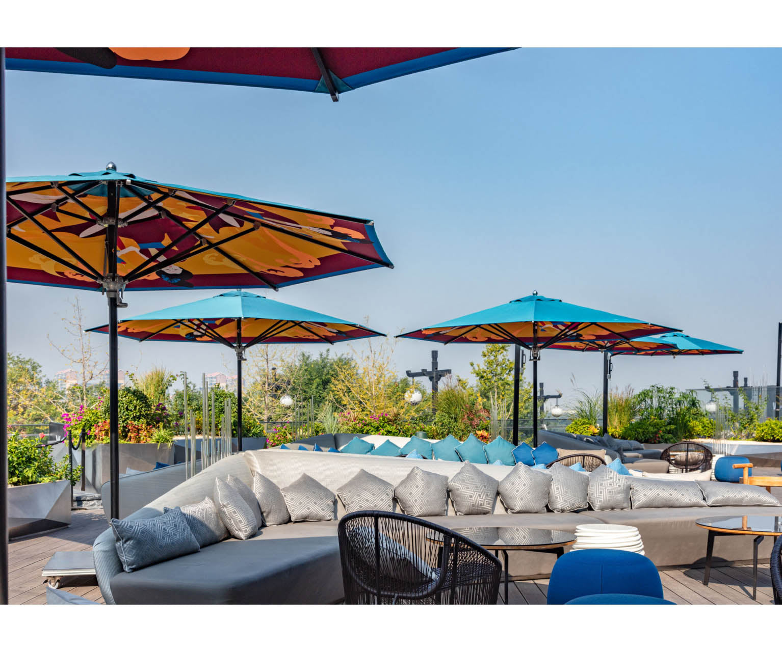 classic design patio umbrella Tuuci Bay Master Max Classic Umbrella | Coastal-Resistant Outdoor Parasol