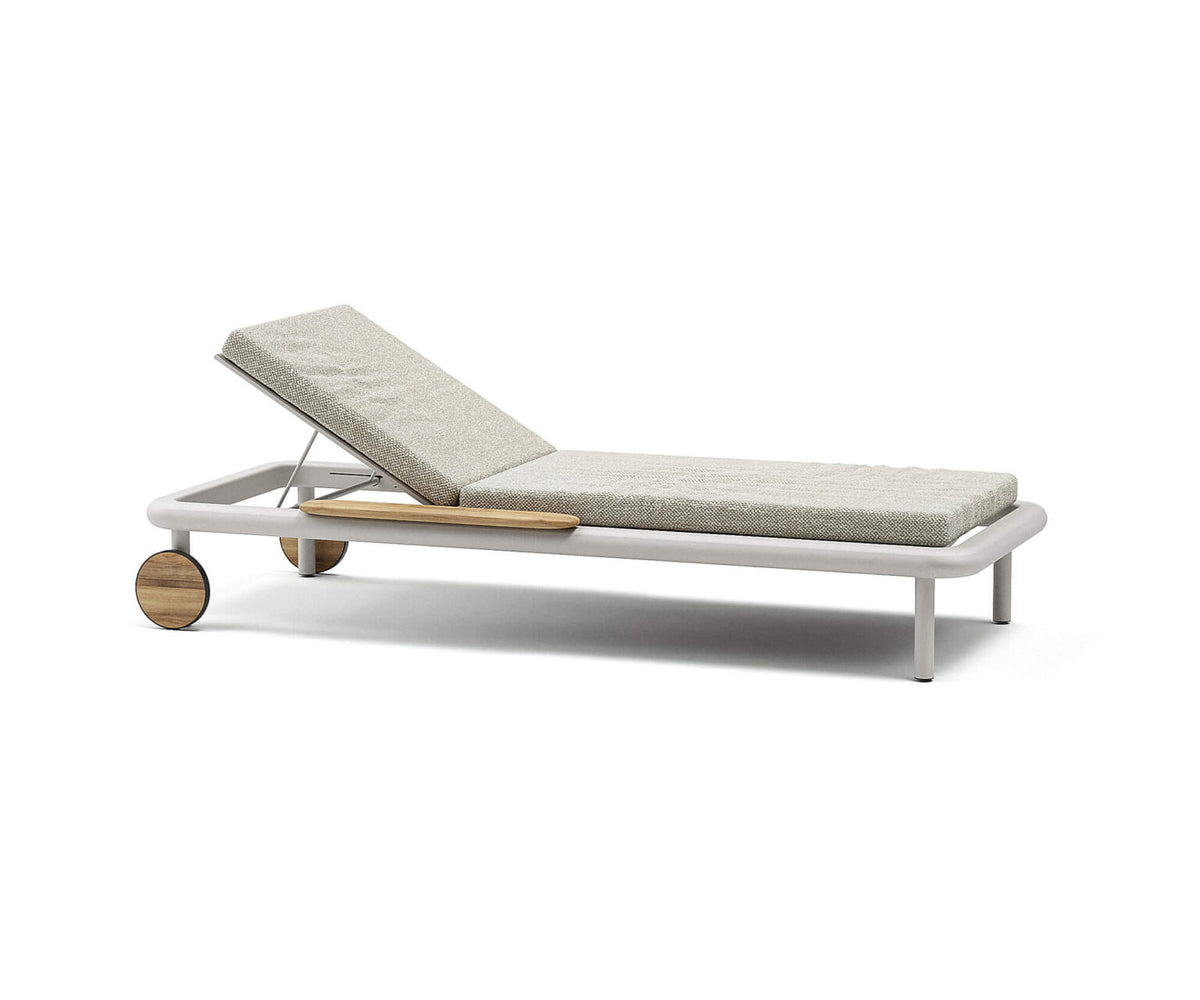 Luxury Bliss Chaise Longue by Atmosphera Casa Design Group