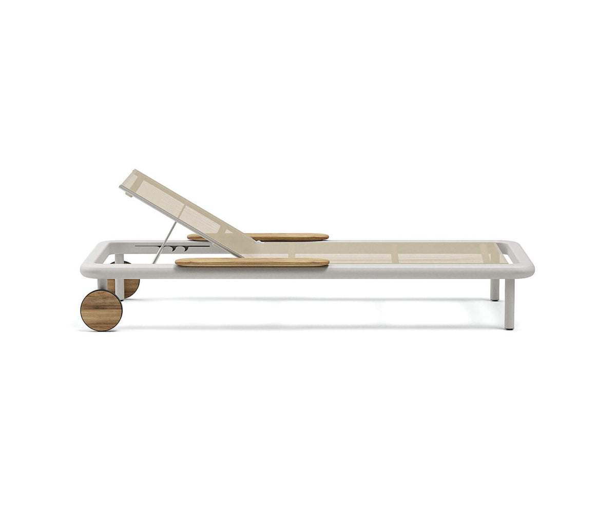 Luxury Bliss Chaise Longue by Atmosphera Casa Design Group