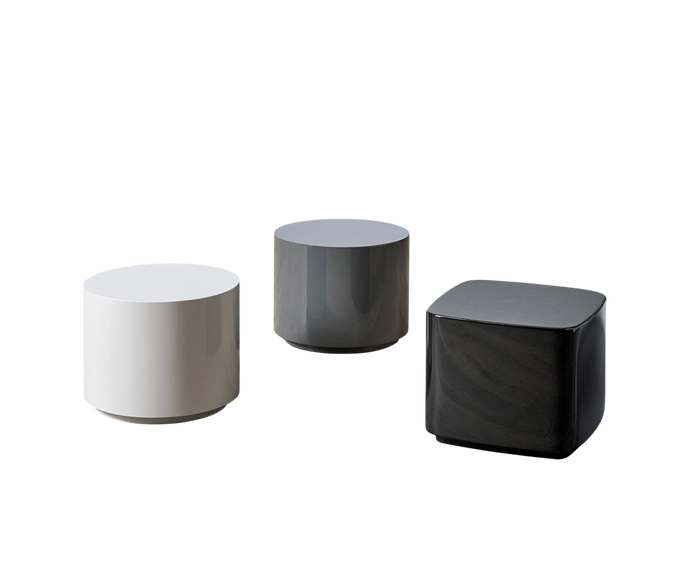 Bobo Coffee Table by Meridiani with a minimalist geometric design and lacquered finish.