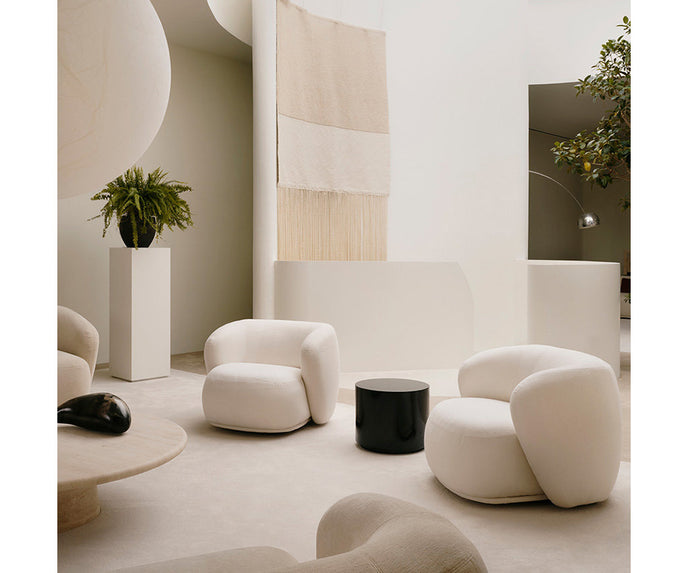 Bobo Coffee Table by Meridiani with a minimalist geometric design and lacquered finish.