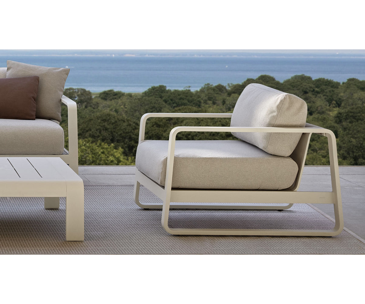 Comfortable Bond Lounge Chair by Danao | Casa Design Group