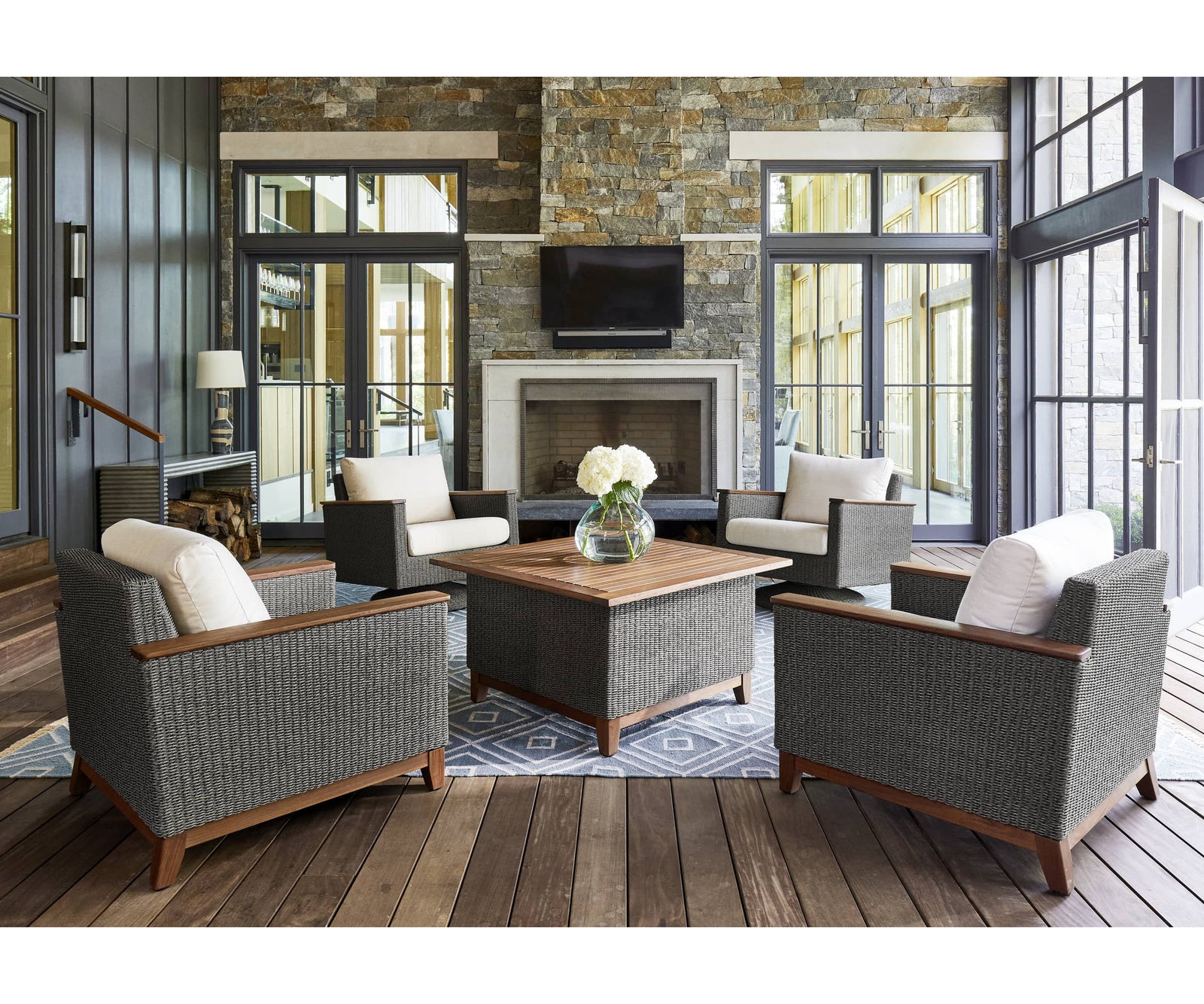 Coral Swivel Rocker Chair | Jensen Outdoor