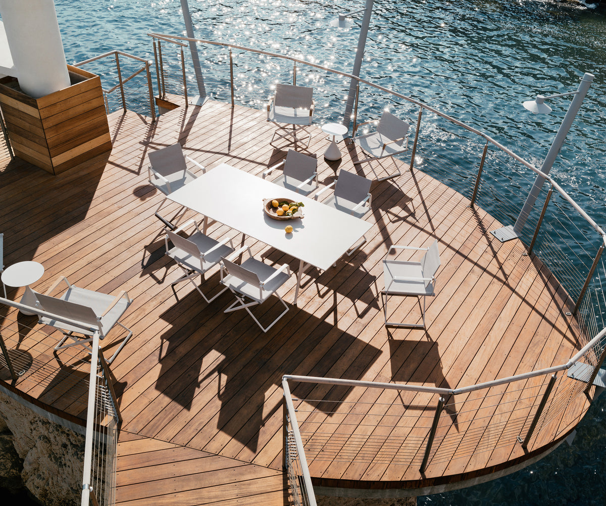 Folding outdoor armchair with marine plywood arms and powder-coated aluminum frame – Casa Design Group
