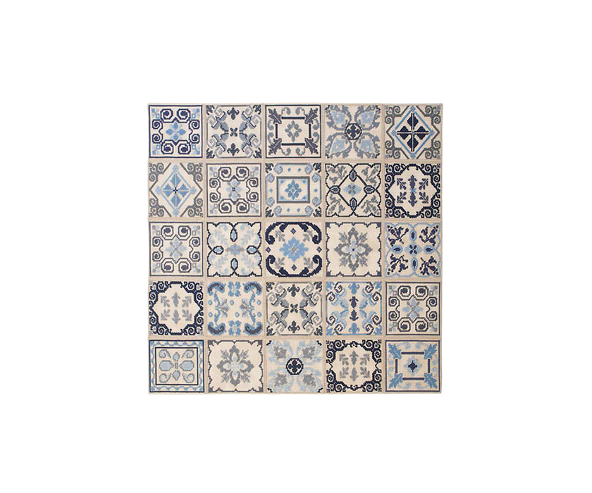 Handmade Donna Costanza Outdoor Rug with modular design by Paola Lenti | Casa Design Group