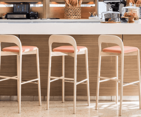 Earl Barstool Piaval