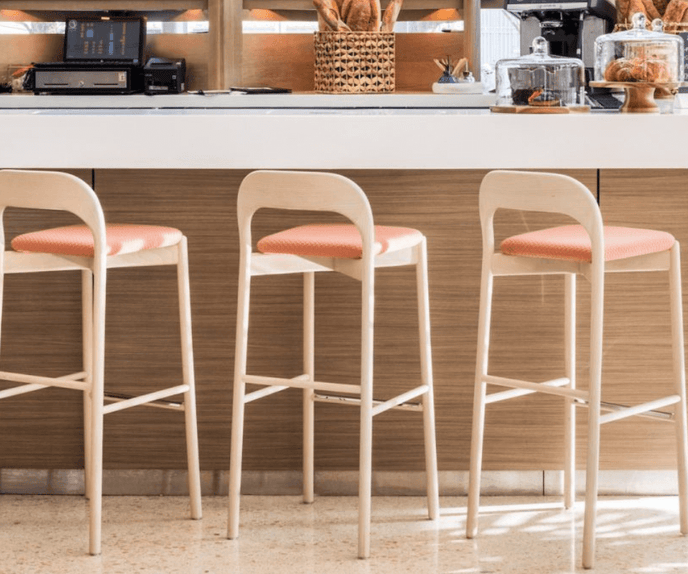 Earl Barstool Piaval