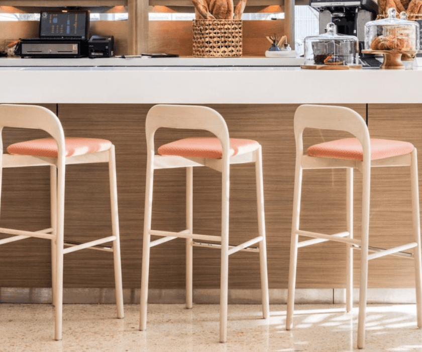 Earl Barstool Piaval