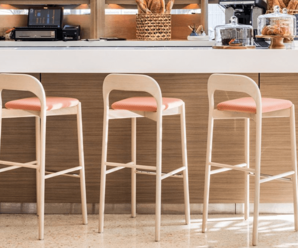 Earl Barstool Piaval 