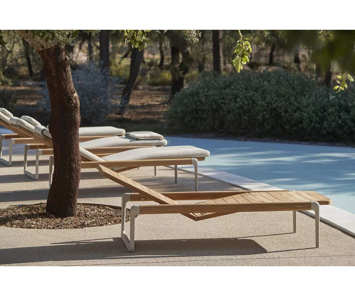 Flows Sun Lounger Manutti Casa Design Group Flows sun lounger manutti casa design group