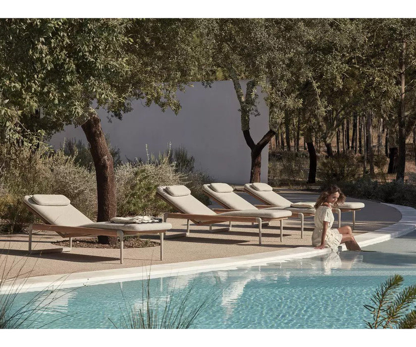 Flows Sun Lounger | Manutti
