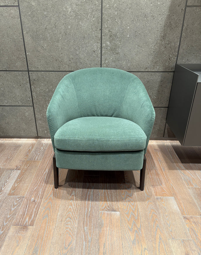 High End Floor Sample Chelsea Lounge Armchair by Molteni&C Casa Design Group