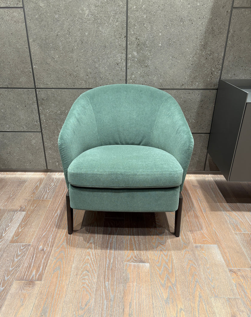 High End Floor Sample Chelsea Lounge Armchair by Molteni&C Casa Design Group