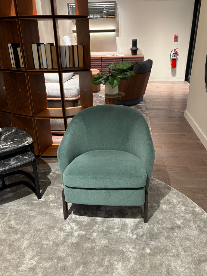 High End Floor Sample Chelsea Lounge Armchair by Molteni&C Casa Design Group