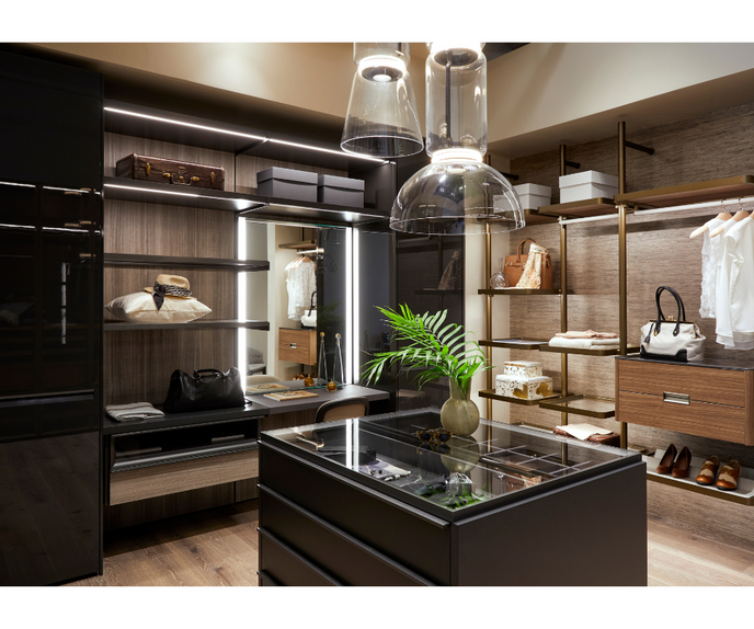 High End Floor Sample Master Dressing Walk-In closet by Molteni&C Casa Design Group