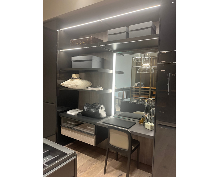 High End Floor Sample Master Dressing Walk-In closet by Molteni&C Casa Design Group