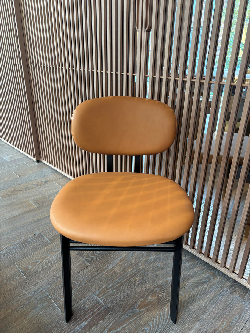 Floor Sample Set of 4 Med Dining Chairs in Black Ash and Anilina Leather by Acerbis | Casa Design Group