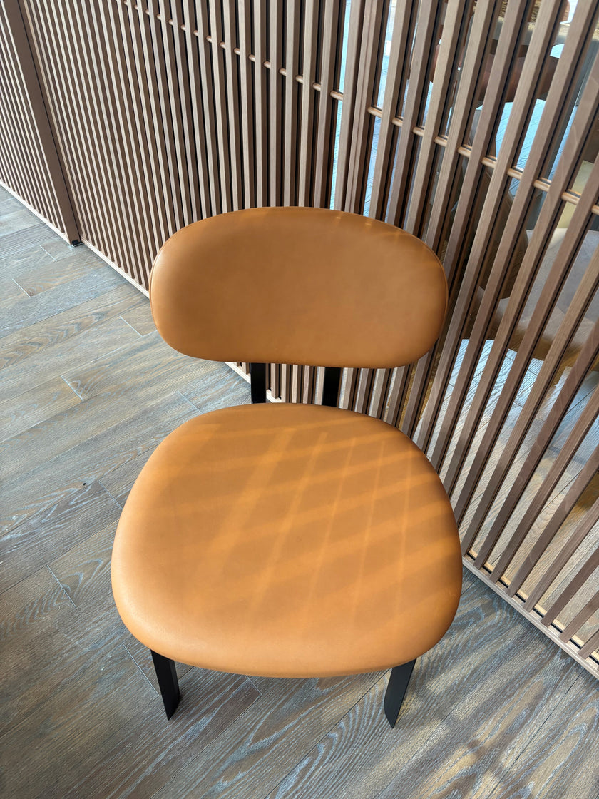 Floor Sample Set of 4 Med Dining Chairs in Black Ash and Anilina Leather by Acerbis | Casa Design Group