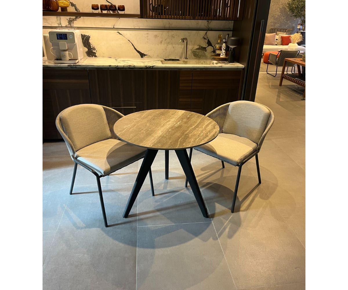 High EndFloor Sample Table & Radoc Chairs Outdoor Set by Manutti Casa Design Group