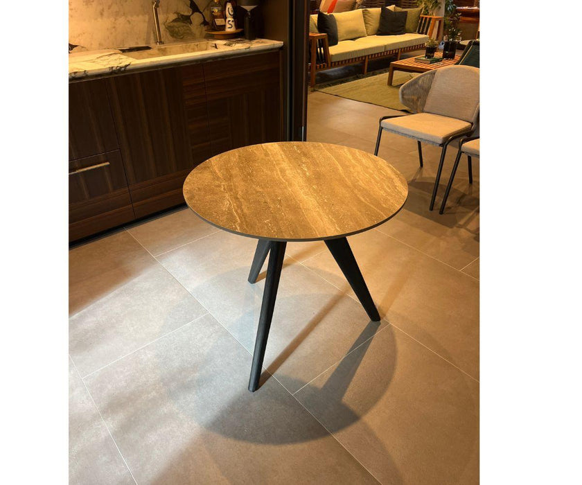 High EndFloor Sample Table & Radoc Chairs Outdoor Set by Manutti Casa Design Group