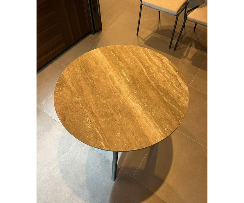High EndFloor Sample Table & Radoc Chairs Outdoor Set by Manutti Casa Design Group
