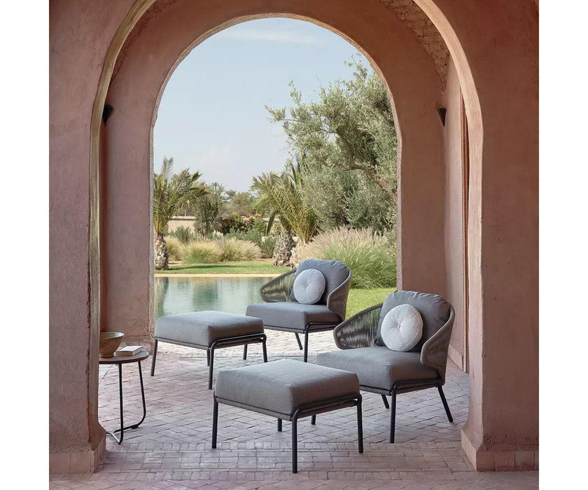 High EndFloor Sample Table & Radoc Chairs Outdoor Set by Manutti Casa Design Group