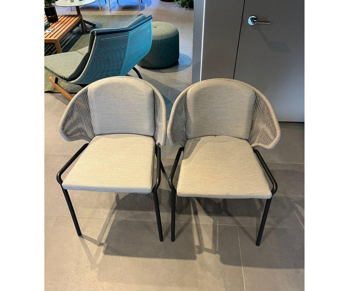 High EndFloor Sample Table & Radoc Chairs Outdoor Set by Manutti Casa Design Group