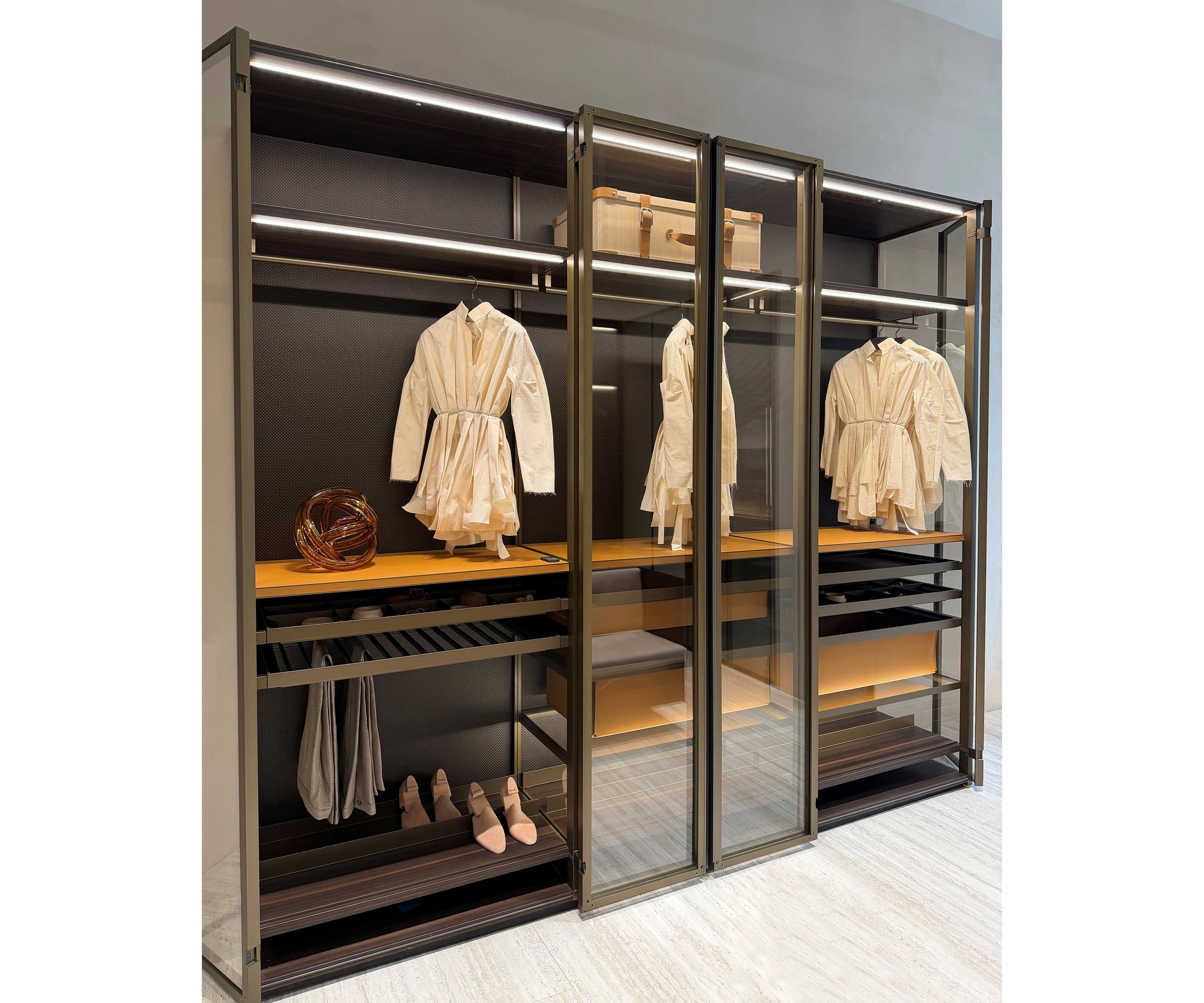 Floor Sample Gliss Master Glass Freestanding Closet | Molteni&C | Casa ...