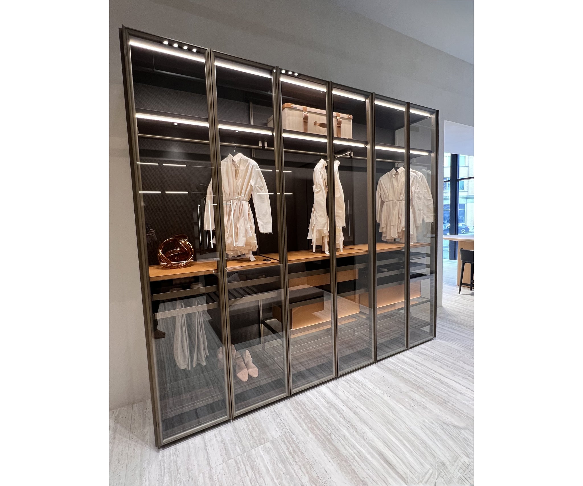 Floor Sample Gliss Master Glass Freestanding Closet | Molteni&C | Casa ...