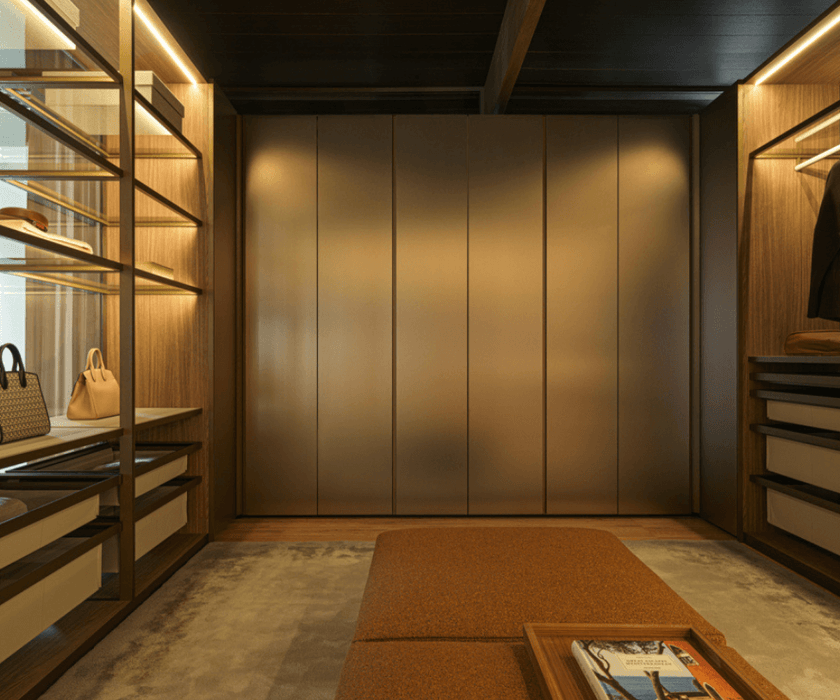 High End Gliss Master Walk-in Closet by Molteni&C Casa Design Group