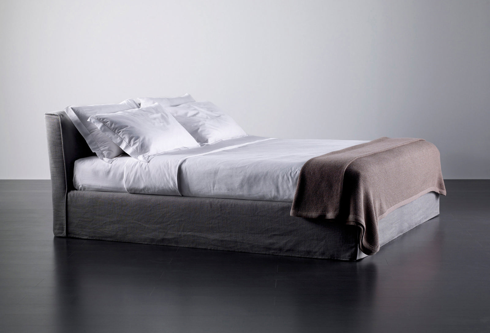 High End Law Bed by Meridiani Casa Design Group